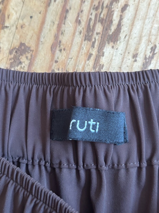 Ruti Go To Brown Midi Skirt with Pockets. Small - Picture 7 of 13